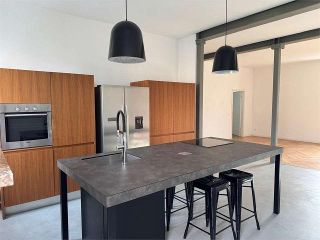 Rent a 10 rooms villa in Chiasso Flatfox
