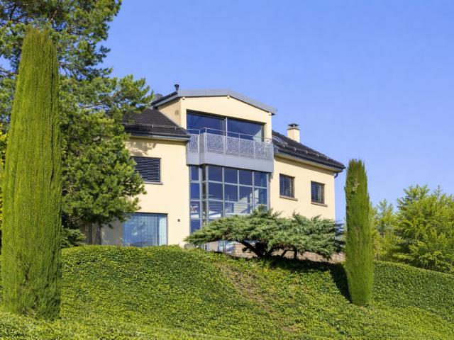 Rent a 10 rooms villa in Préverenges Flatfox