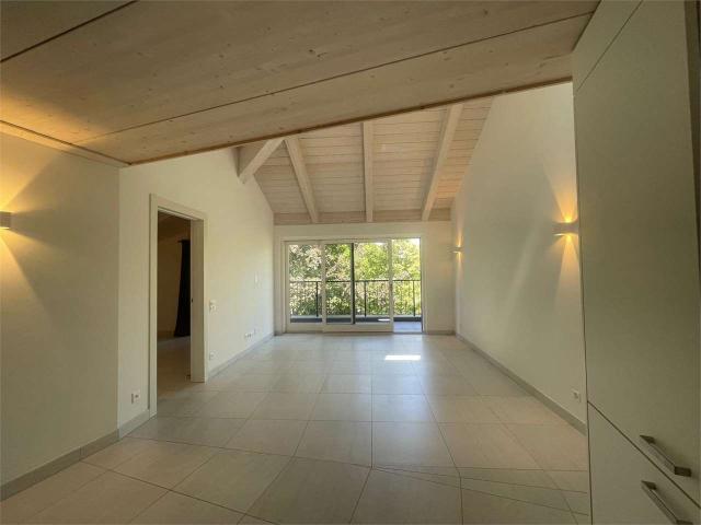 Rent a 2 ½ rooms apartment in Collina d'Oro Flatfox