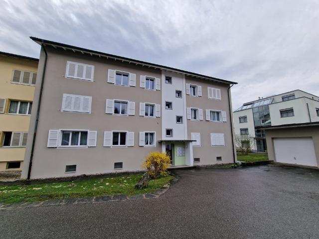 Rent a 2 ½ rooms apartment in Brügg Flatfox