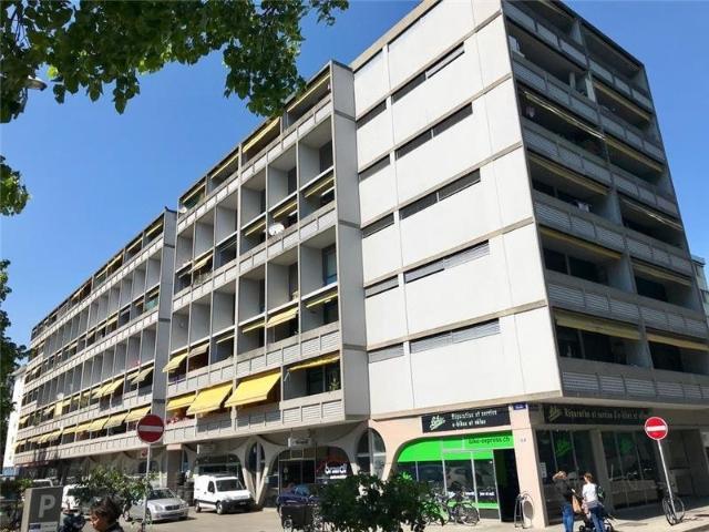 Rent a 2 rooms apartment in Les Acacias Flatfox