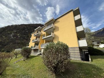 Rent a 2 ½ rooms apartment in Lumino Flatfox