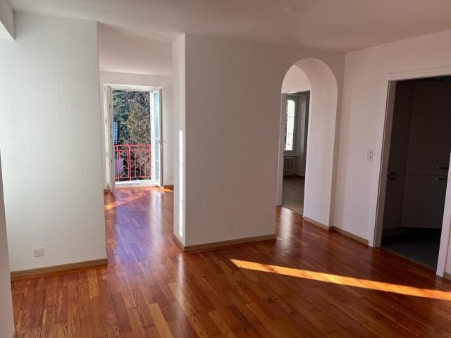 Rent a 2 ½ rooms apartment in Pully Flatfox