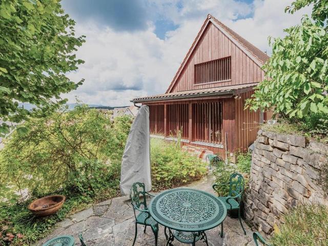Rent a 7 ½ rooms single house in Blauen Flatfox
