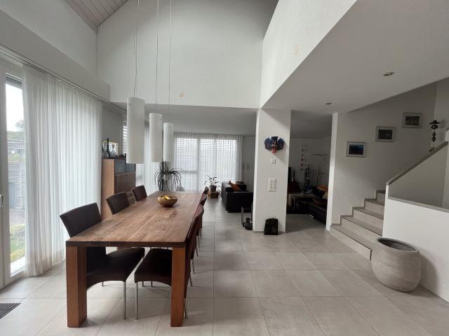 Rent a 7 ½ rooms single house in Dübendorf Flatfox