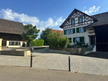 Rent a 7 rooms single house in Nürensdorf Flatfox