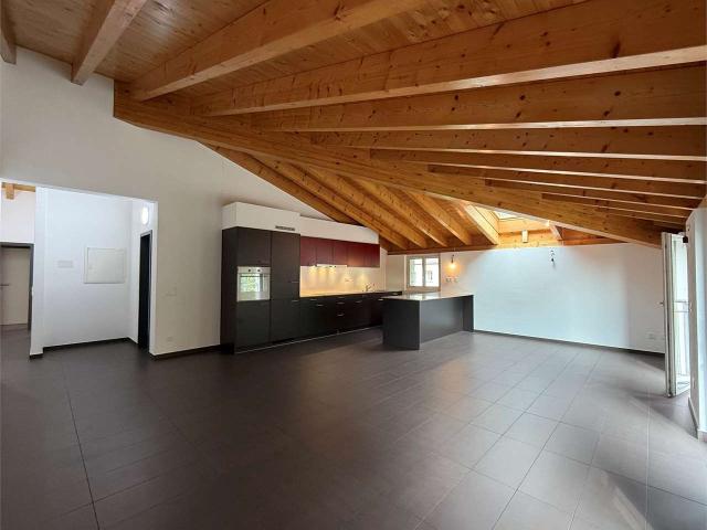 Rent a 4 ½ rooms apartment in Cadro Flatfox