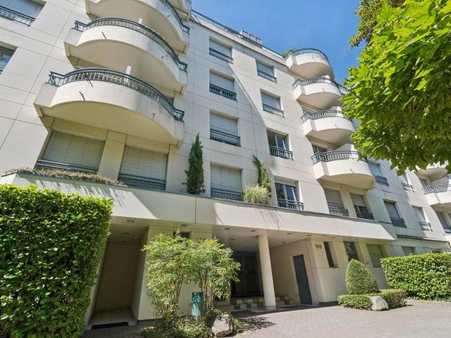 Rent a 4 rooms apartment in Champel Flatfox
