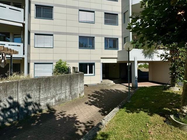Rent a 4 ½ rooms apartment in Adlikon Flatfox