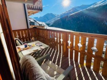 Rent a 4 rooms apartment in Avers Flatfox