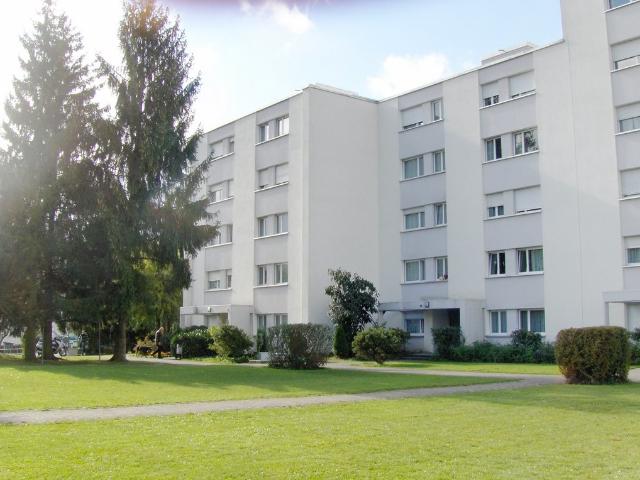 Rent a 4 ½ rooms apartment in Brügg Flatfox