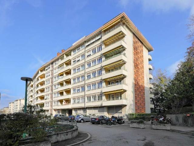 Rent a 4 rooms apartment in Genève Flatfox