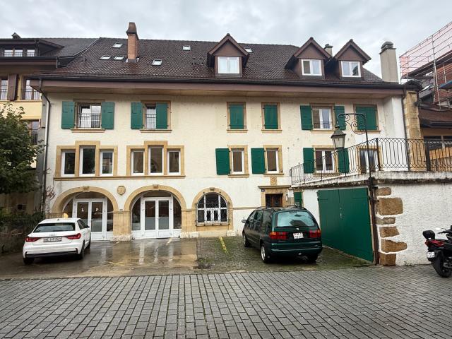 Rent a 4 rooms apartment in Laténa Flatfox