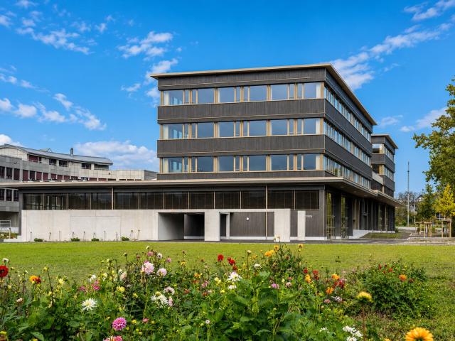 Rent a 4 ½ rooms apartment in Nänikon Flatfox