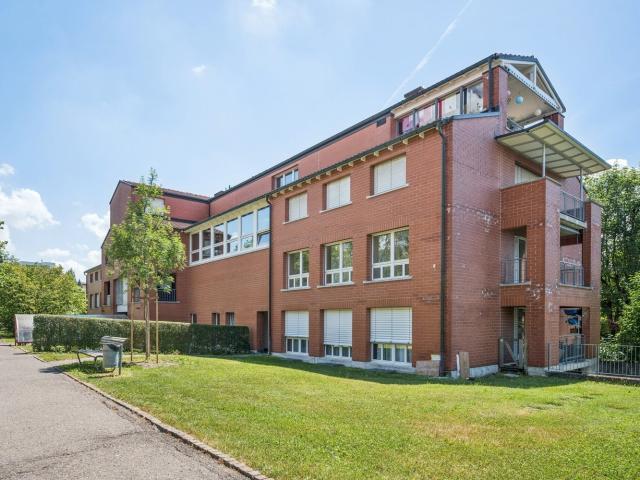 Rent a 4 ½ rooms apartment in Steinhausen Flatfox