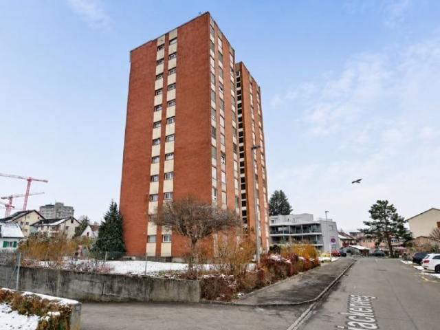 Rent a 4 ½ rooms apartment in Suhr Flatfox