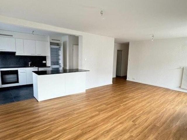 Rent a 4 rooms apartment in Pully Flatfox