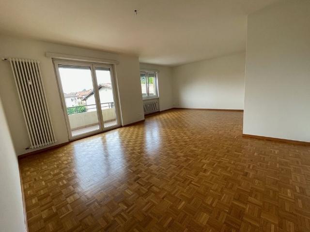 Rent a 4 ½ rooms apartment in Rancate