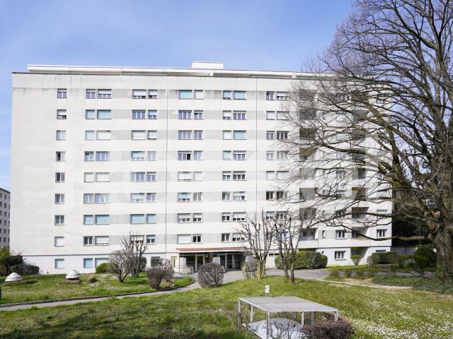 Rent a 4 rooms apartment in RENENS VD Flatfox