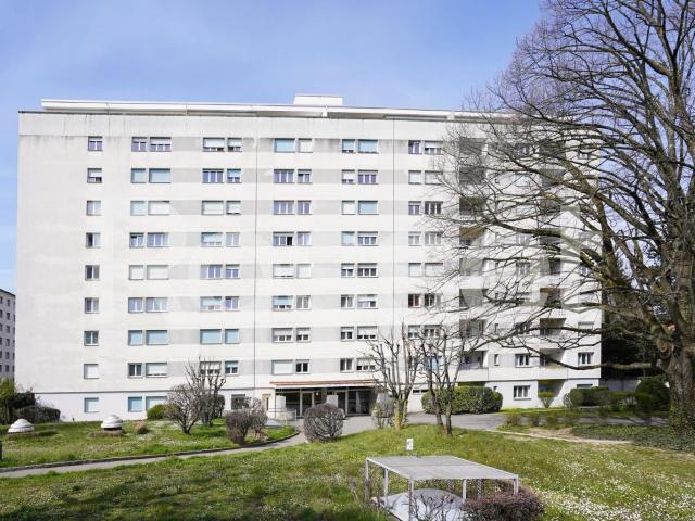 Rent a 4 rooms apartment in RENENS VD Flatfox