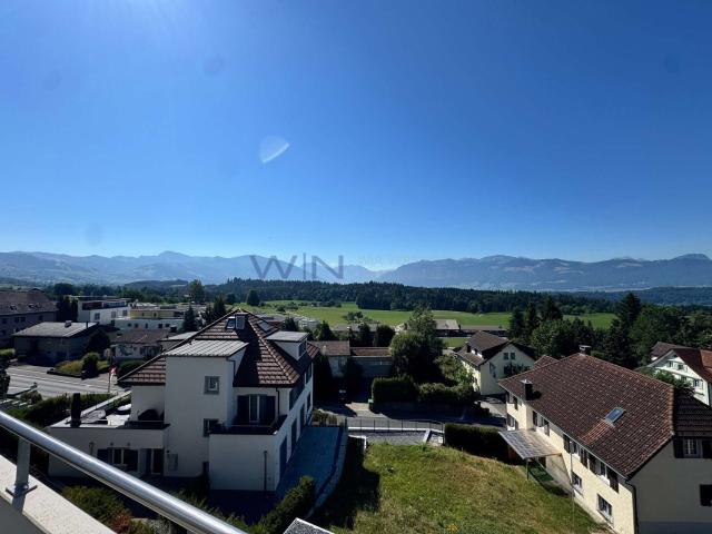 Rent a 4 ½ rooms attic flat in Eschenbach Flatfox