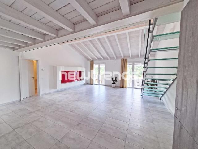Rent a 4 ½ rooms attic flat in Grancia Flatfox