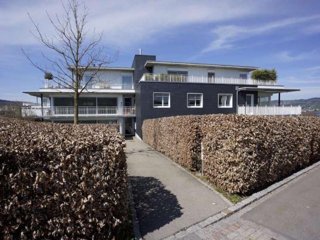 Rent a 4 ½ rooms attic flat in Horgen Flatfox