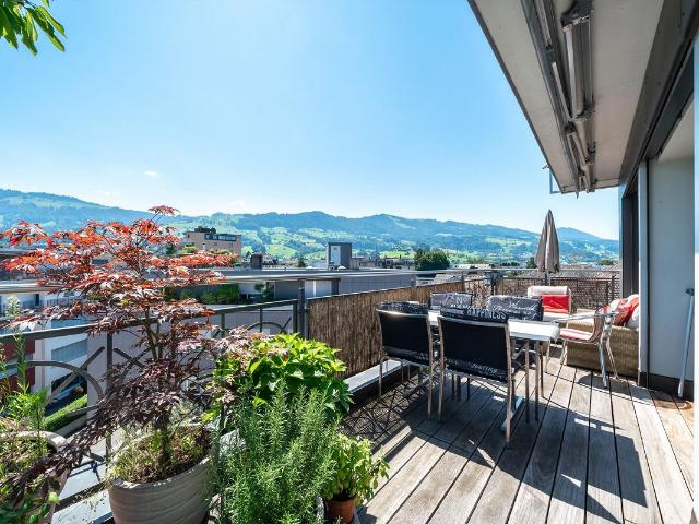 Rent a 4 ½ rooms attic flat in Lachen Flatfox