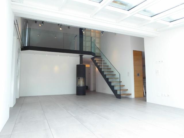 Rent a 4 rooms roof flat in Mels Flatfox