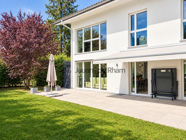 Rent a 4 ½ rooms row house in Coppet Flatfox