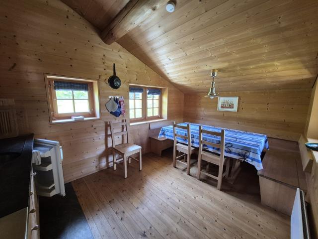 Rent a 4 ½ rooms single house in Surrein Flatfox