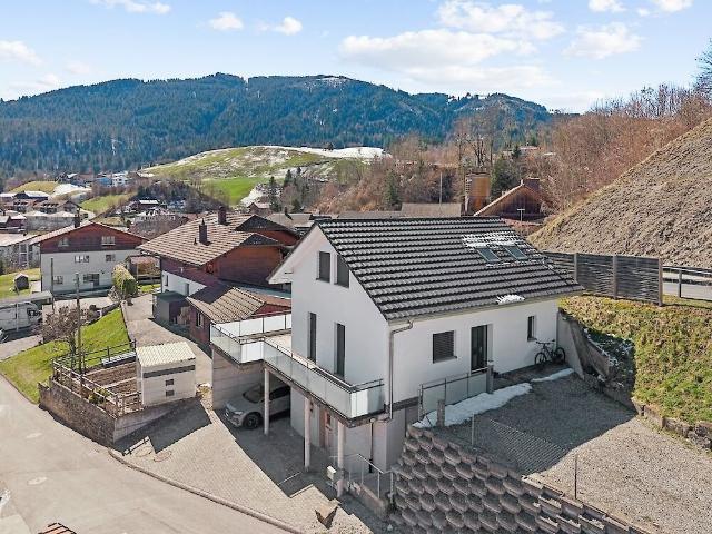 Rent a 4 ½ rooms single house in Plaffeien Flatfox