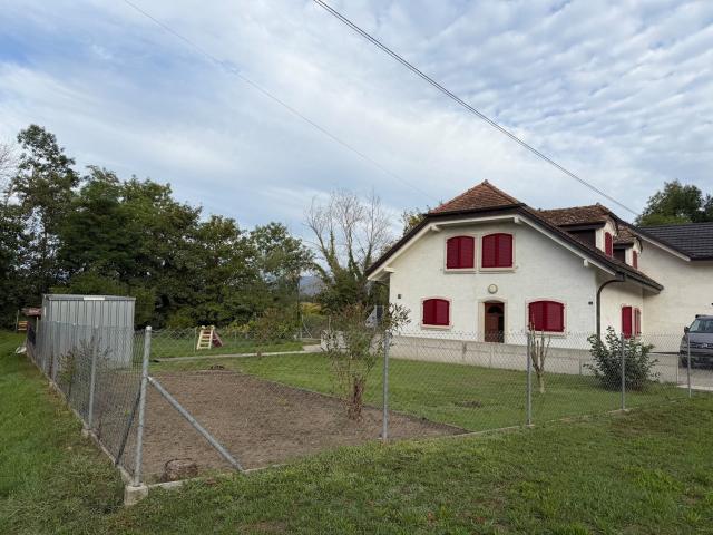 Rent a 5 ½ rooms villa in Yvonand Flatfox