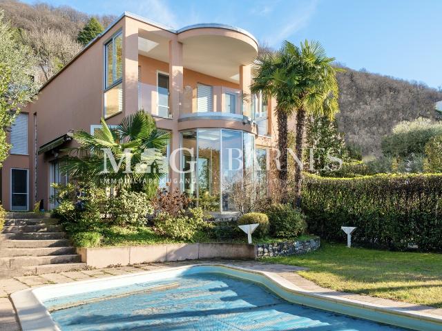 Rent a 5 ½ rooms villa in Montagnola Flatfox