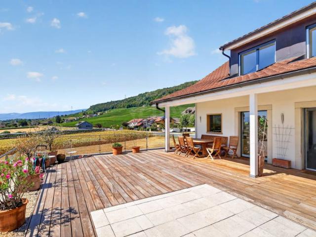 Rent a 5 rooms apartment in Bursins Flatfox