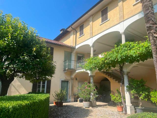 Rent a 5 rooms apartment in Meride Flatfox