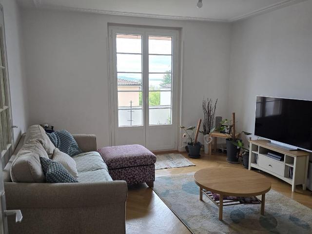 Rent a 5 rooms apartment in Pully Flatfox
