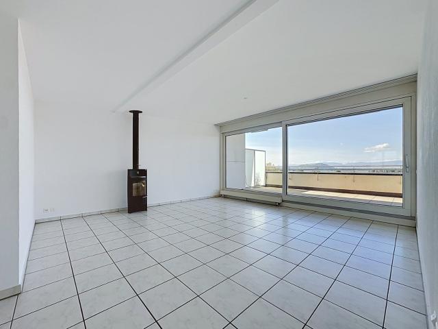 Rent a 5 ½ rooms attic flat in Kerzers Flatfox