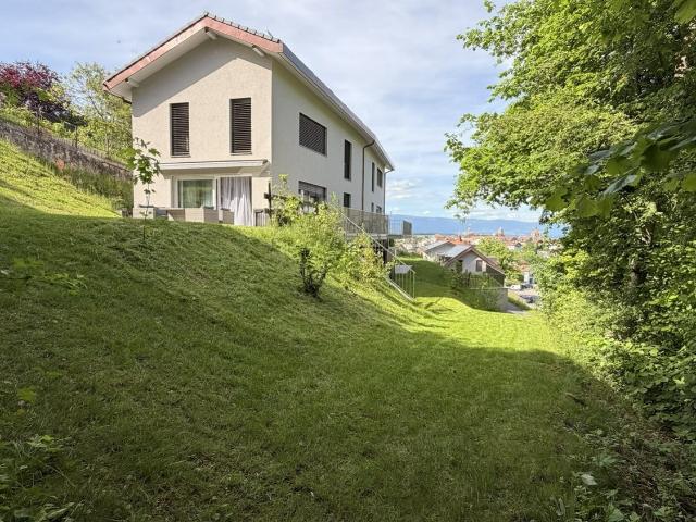 Rent a 5 ½ rooms row house in Orbe Flatfox