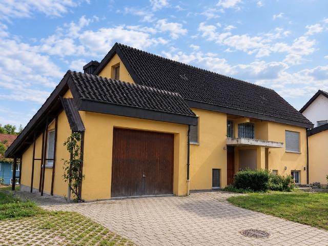 Rent a 5 rooms row house in Neftenbach Flatfox
