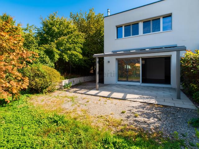 Rent a 5 ½ rooms row house in Pieterlen Flatfox