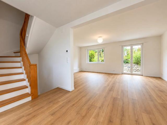 Rent a 5 ½ rooms row house in Zürich Flatfox