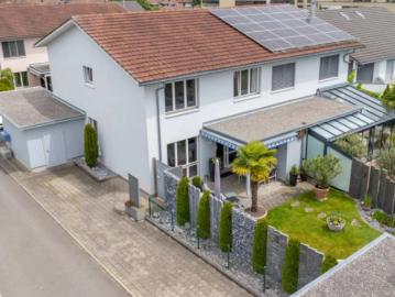 Rent a 6 ½ rooms duplex house in Sins Flatfox