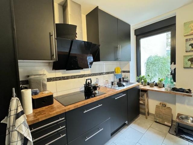 Rent a 6 rooms row house in Basel Flatfox