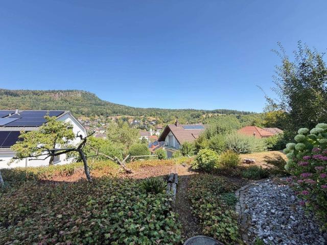Rent a 6 ½ rooms single house in Grellingen Flatfox