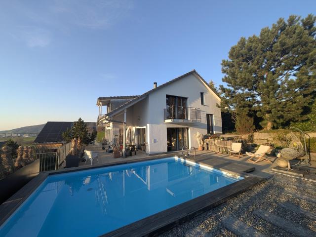 Rent a 6 rooms single house in Embrach Flatfox