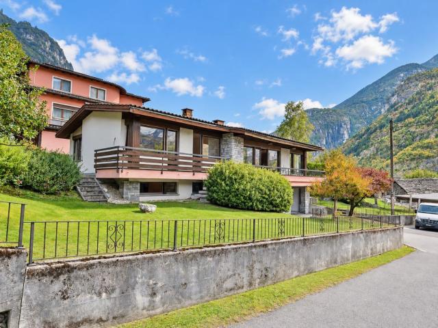 Rent a 6 ½ rooms single house in Personico Flatfox