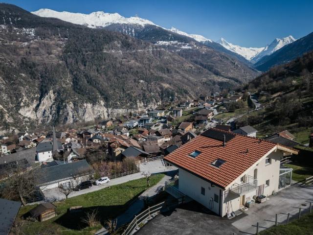 Rent a 6 ½ rooms single house in Vex Flatfox