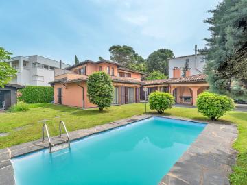 Rent a 8 ½ rooms villa in Collina d'Oro Flatfox