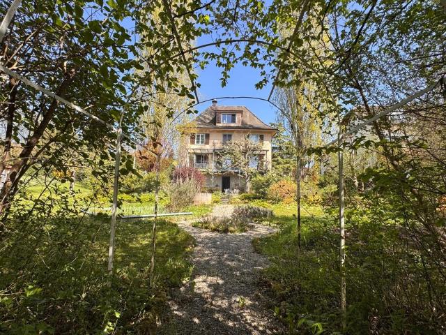 Rent a 8 ½ rooms villa in Rafz Flatfox